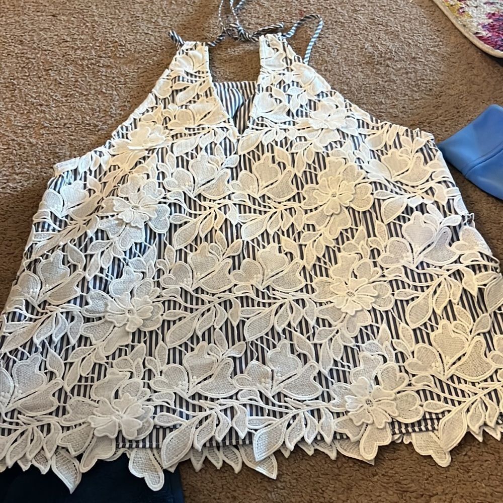 Intermix medium blouse - Picture 5 of 7